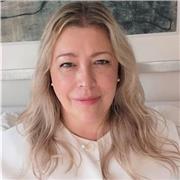 Experta en Hospitality y Turismo, además de planificación y gestión de viajes, ya sean de negocios, por trabajo o por ocio y turis